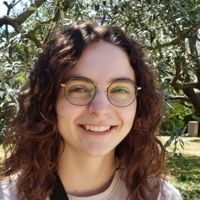 Babysitter in Saint-Just-d'Ardèche: Lena