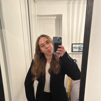 Babysitter Aix-en-Provence: Ella