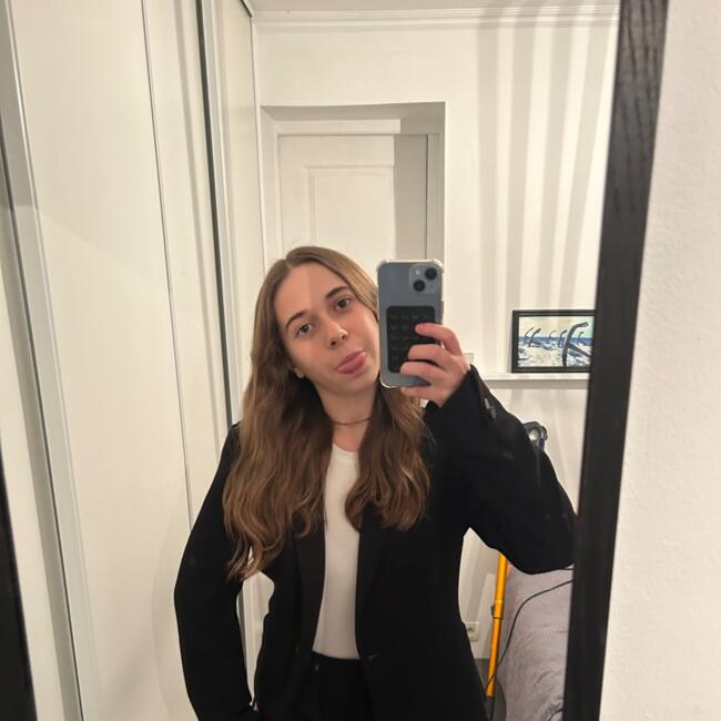 Babysitter in Aix-en-Provence: Ella