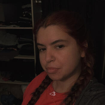 Babysitter in Nébian: Louna