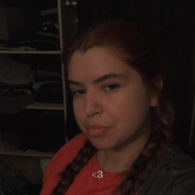 Babysitter in Nébian: Louna