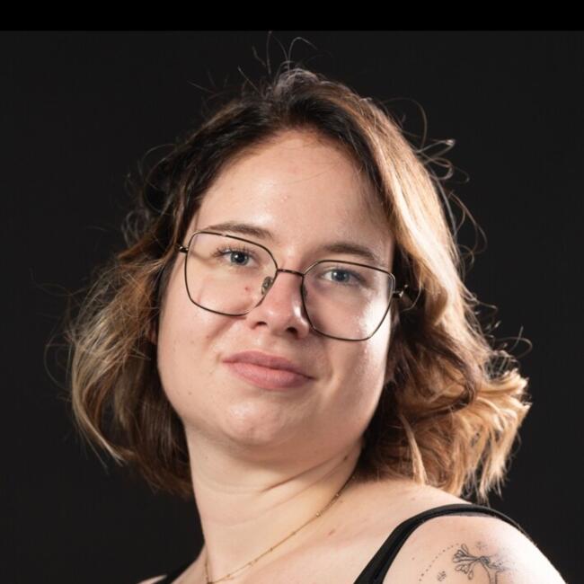 Babysitter in Chenevières: Inès
