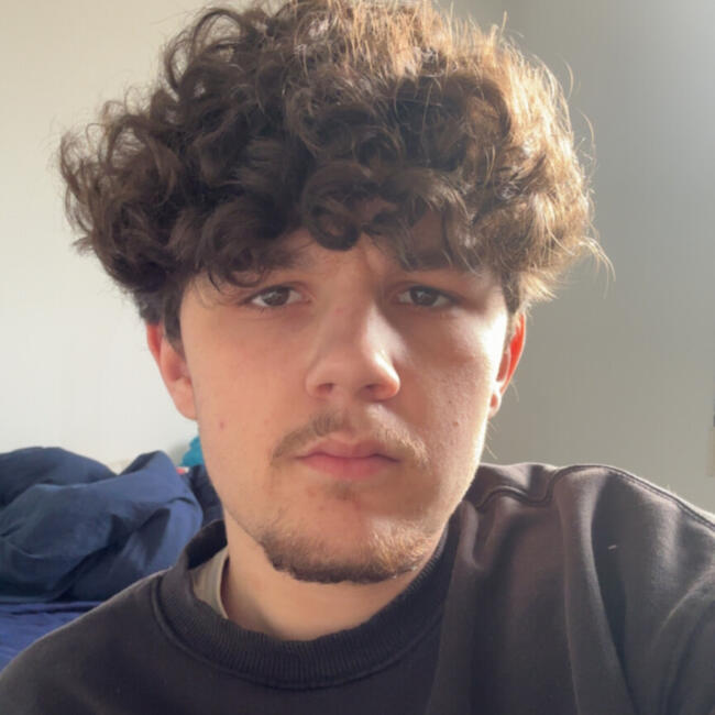 Babysitter in Longueville-sur-Scie: Evan