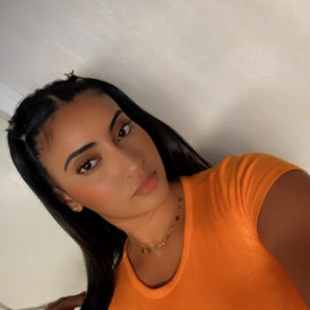 Babysitter in Paris: Youssra