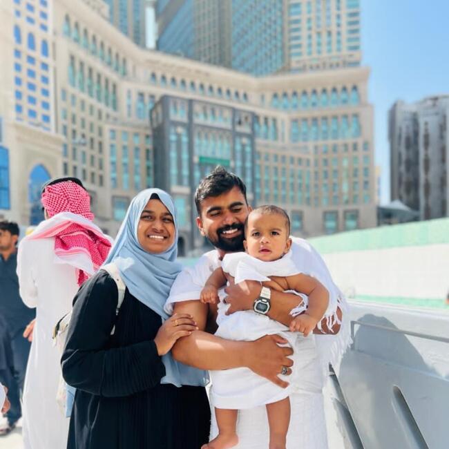 جليسة أطفال في المدينة: Sajina