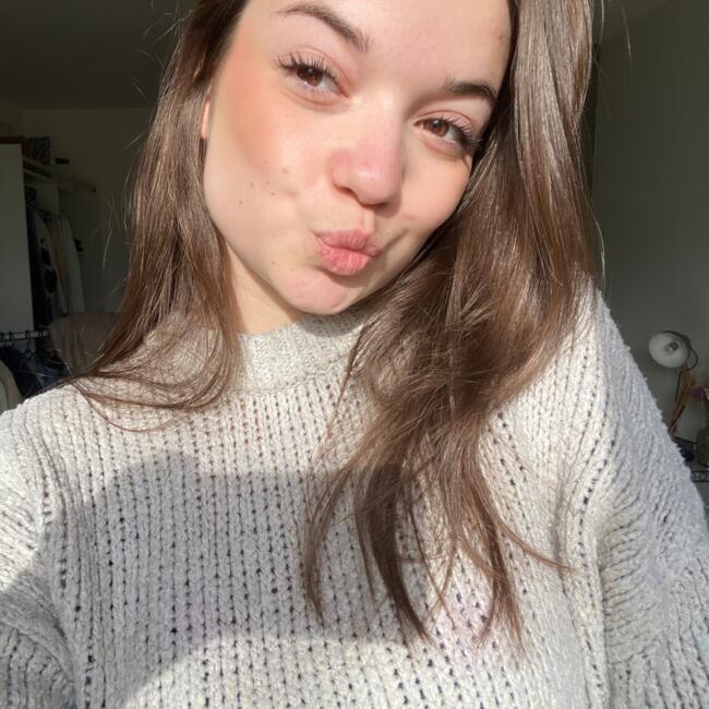 Babysitter in Angers: Nina