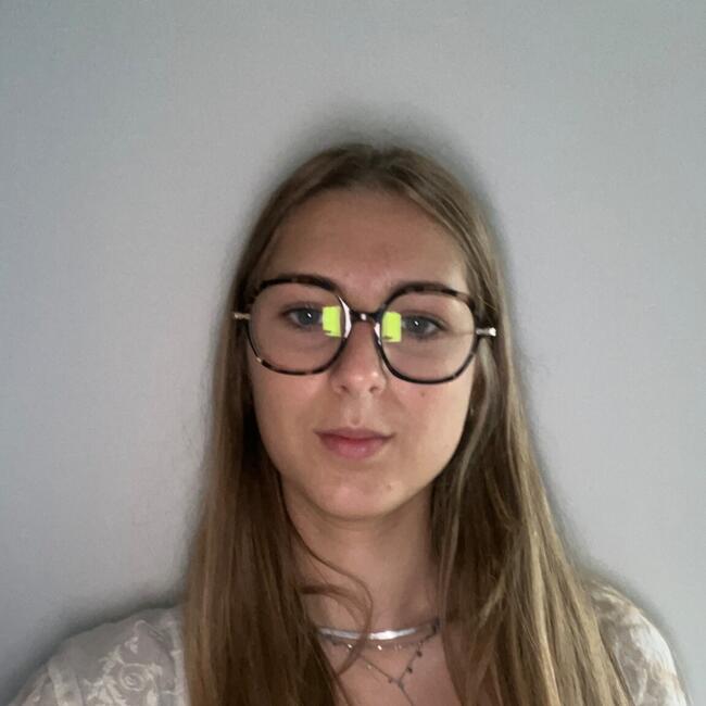 Babysitter in Salperwick: Clemence