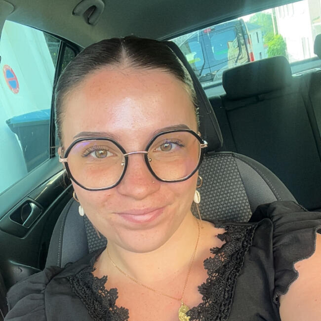 Babysitter in Saint-Mars-du-Désert: Sandra