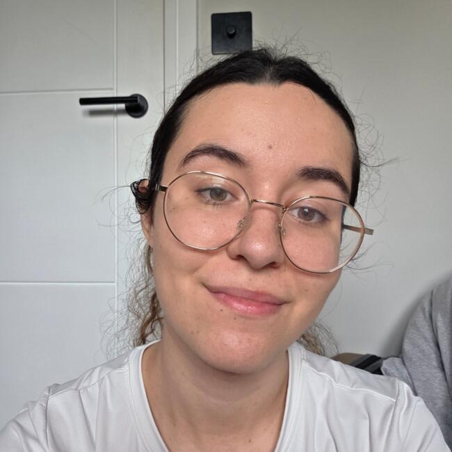 Babysitter in Hampton: Julia