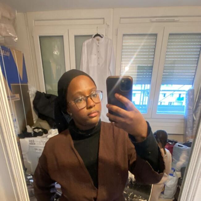 Babysitter in Paris: Youma