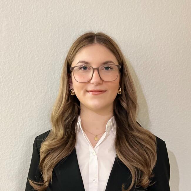 Babysitter in Adliswil: Shania