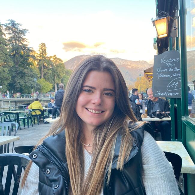 Babysitter in La Grand-Croix: Sara