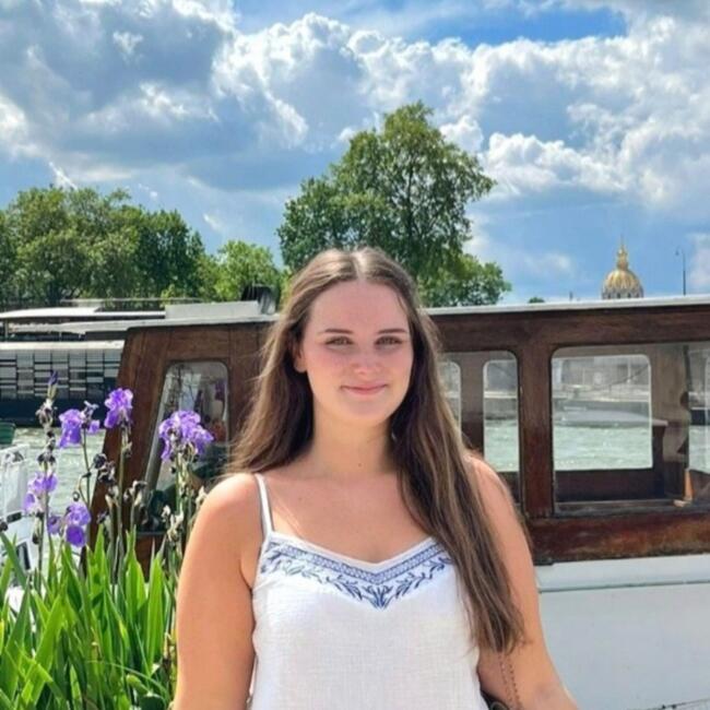 Babysitter in Caen: Charlotte