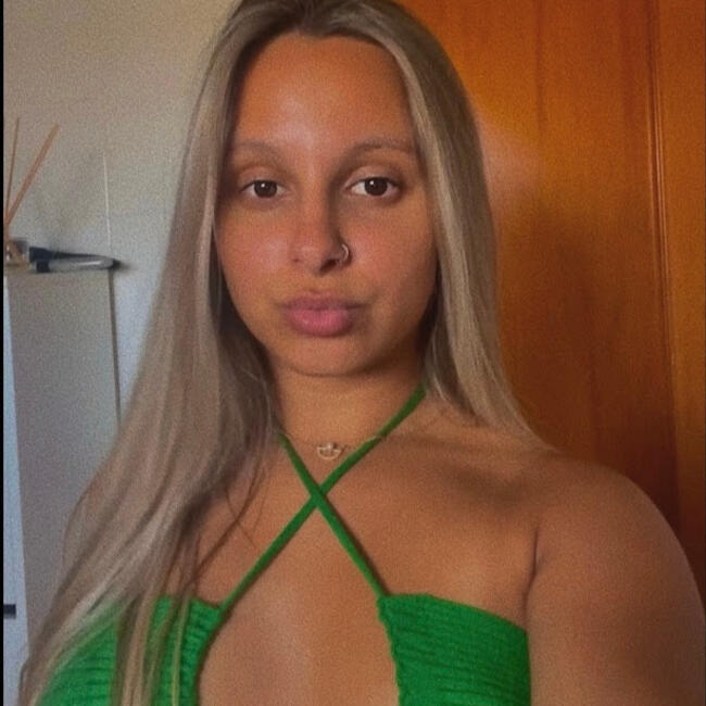 Trabalho de babysitting em São Pedro da Cadeira: Maria