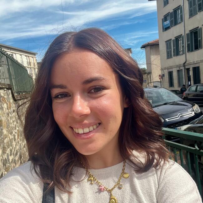 Babysitter in Limoges: Manon