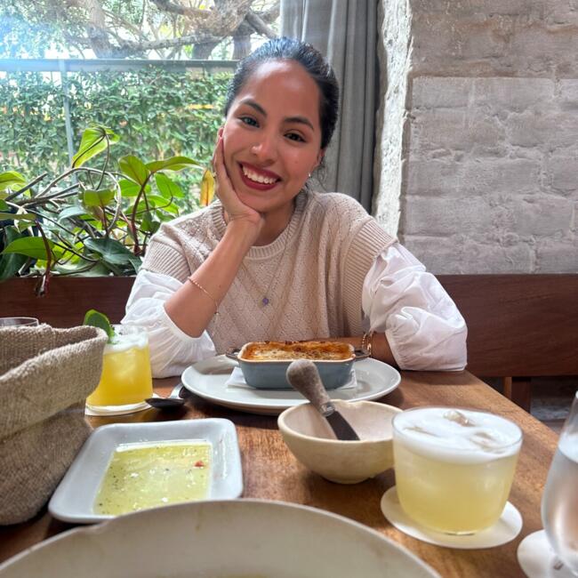 Canguro en Granada: Fiorella del Pilar Liza