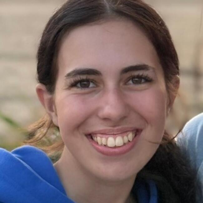 Baby-sitter in Whitby: Vanessa