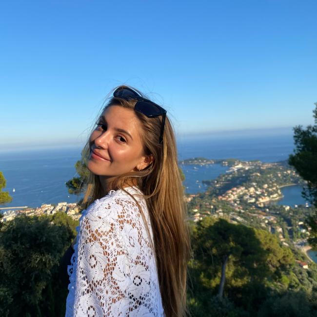 Babysitter in London: Louise