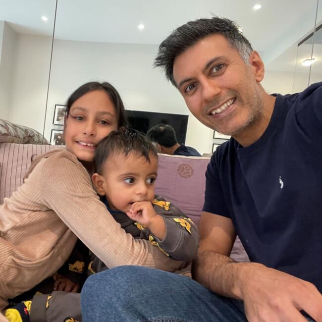 وظيفة جليسة أطفال في دبي: Rishi