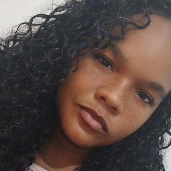 Babá em Paulista: Rebeka Oliveira 