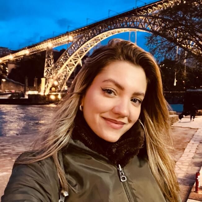 Babysitter em Porto: Luiza