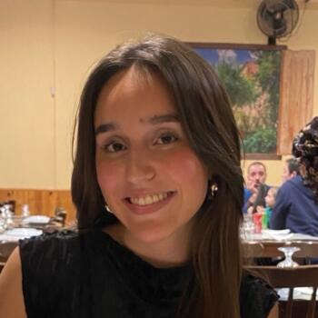 Babysitter in Almada: Beatriz