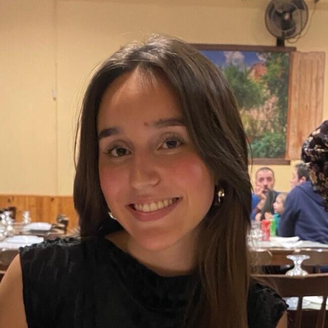 Babysitter in Almada: Beatriz