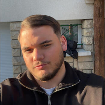 Babysitter in La Ville-du-Bois: Lucas