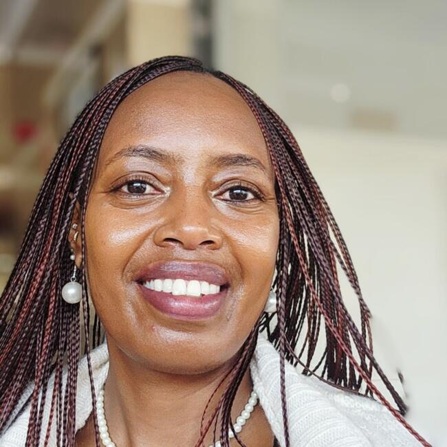 مربية أطفال في دبي: Loise