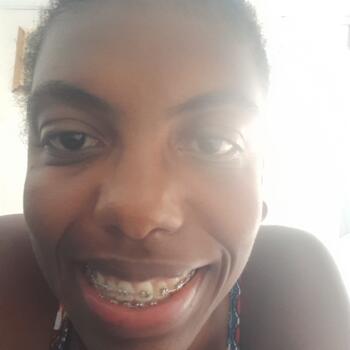 Babysitter in Niterói: Juliana