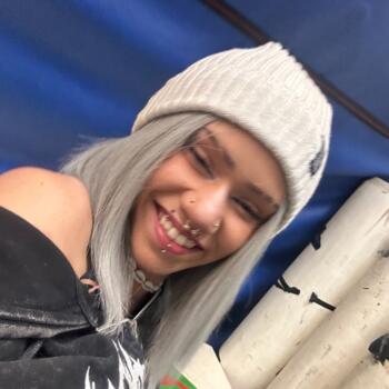 Babysitter in Saint-Sébastien-de-Morsent: Saphia