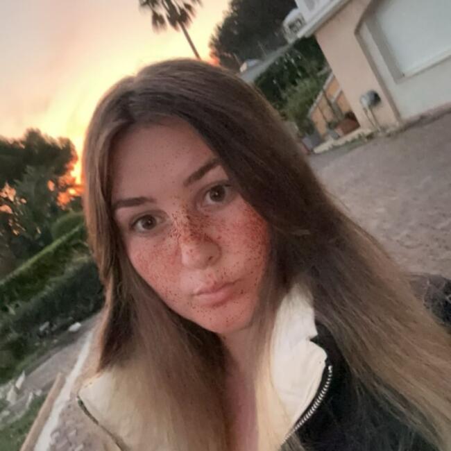 Baby-sitter in Antibes: Cassendra