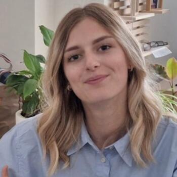 Babysitter in Boom: Cyra