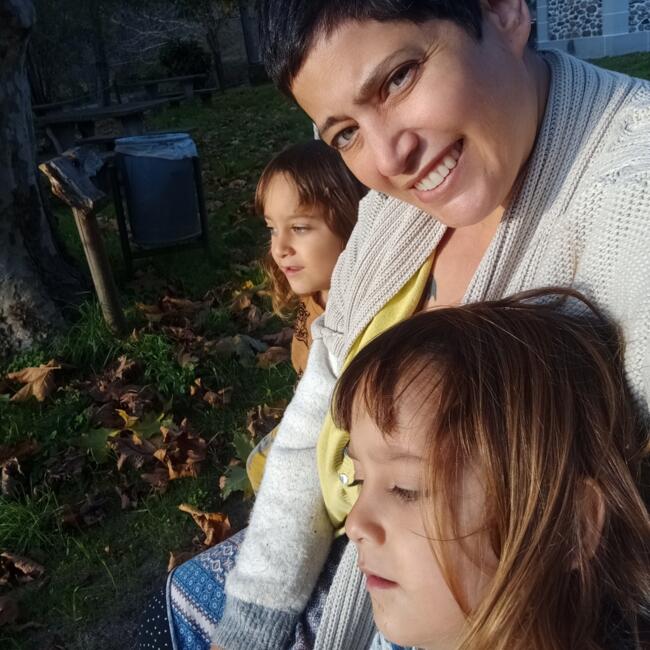 Trabalho de babysitting em Guia: Noga