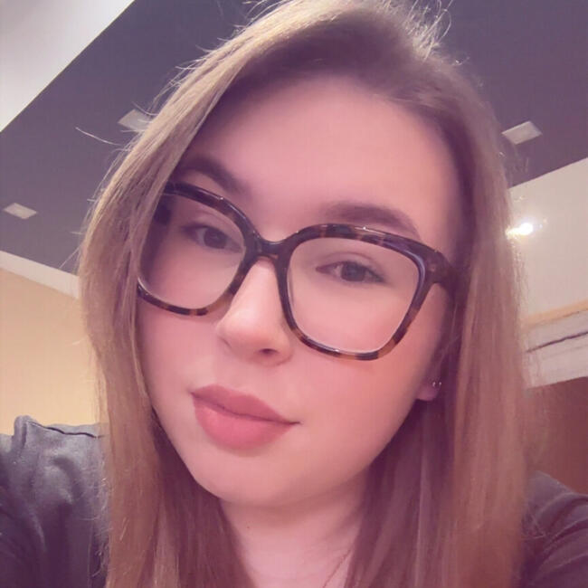 Babysitter in Courcelles: Zoé