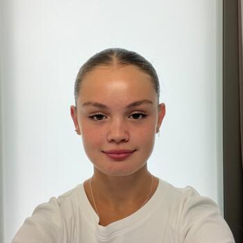 Babysitter in Rennes: Lyna