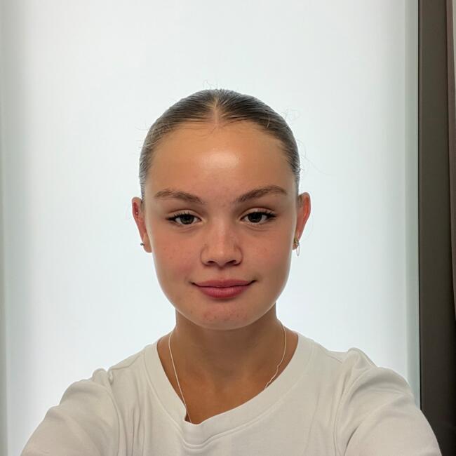 Babysitter in Rennes: Lyna