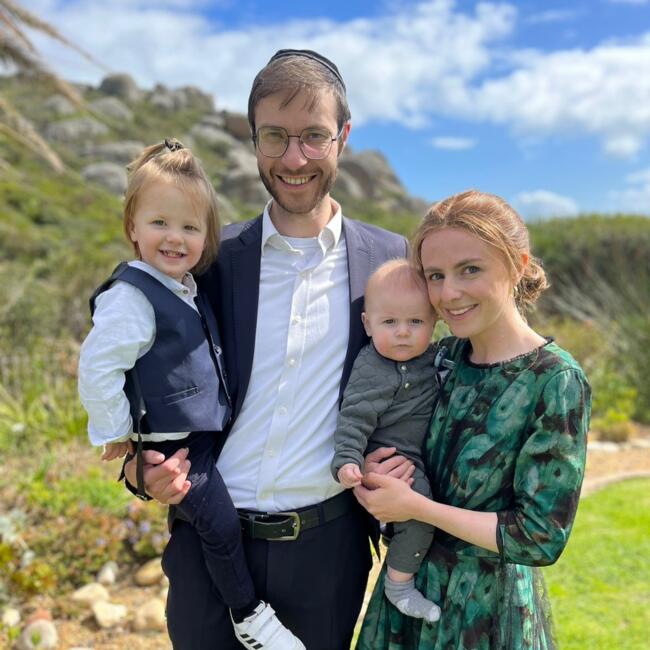 משרת בייביסיטר ב- ירושלים: Isaac & Rachel