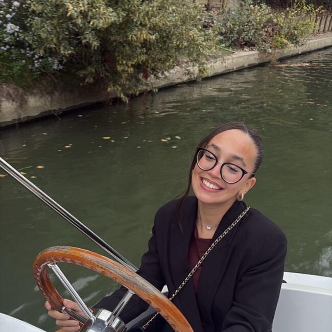 Babysitter in Villeneuve-la-Garenne: Ania