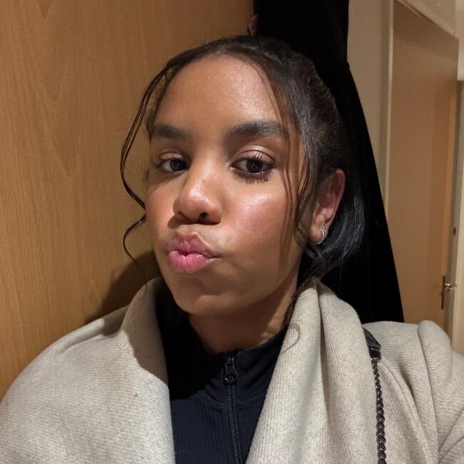 Babysitter in Stockport: Liany