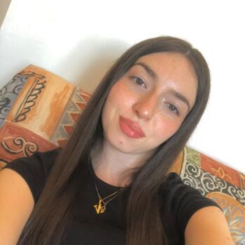 Babysitter in Le Mesnil-le-Roi: Naomie