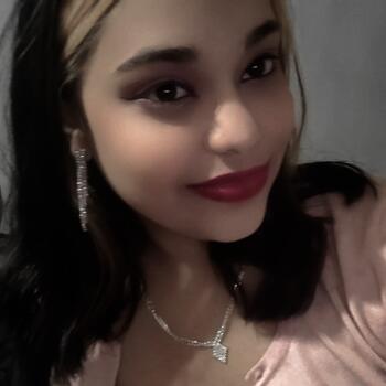 Babysitter in Curepe: Laura