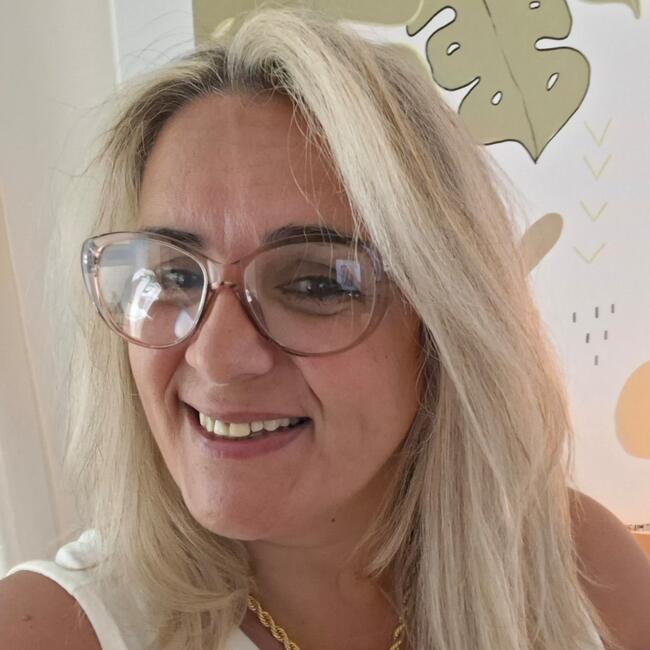 Babysitter in Gravataí: Claudia
