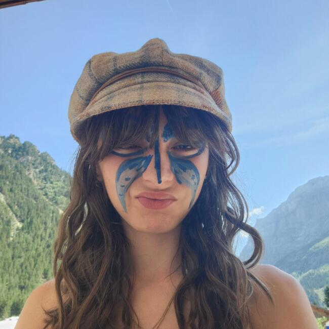 Babysitter in Thiais: Leann
