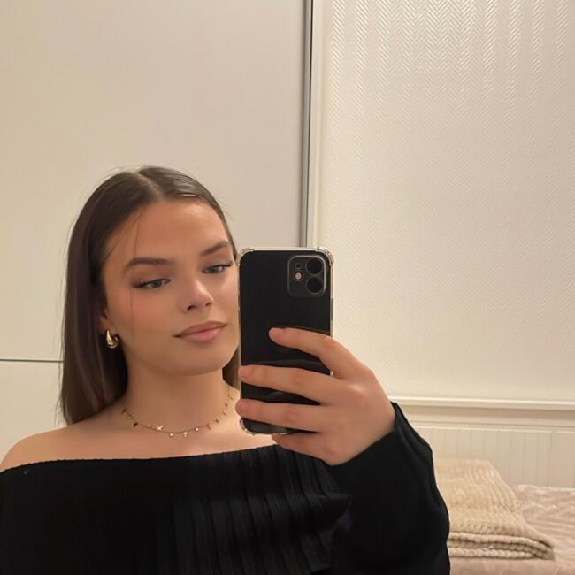 Babysitter in Vitry-sur-Seine: Dina