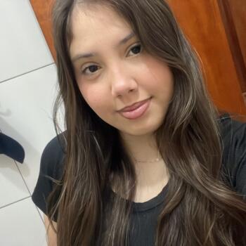 Babysitter in Itumbiara: Julia