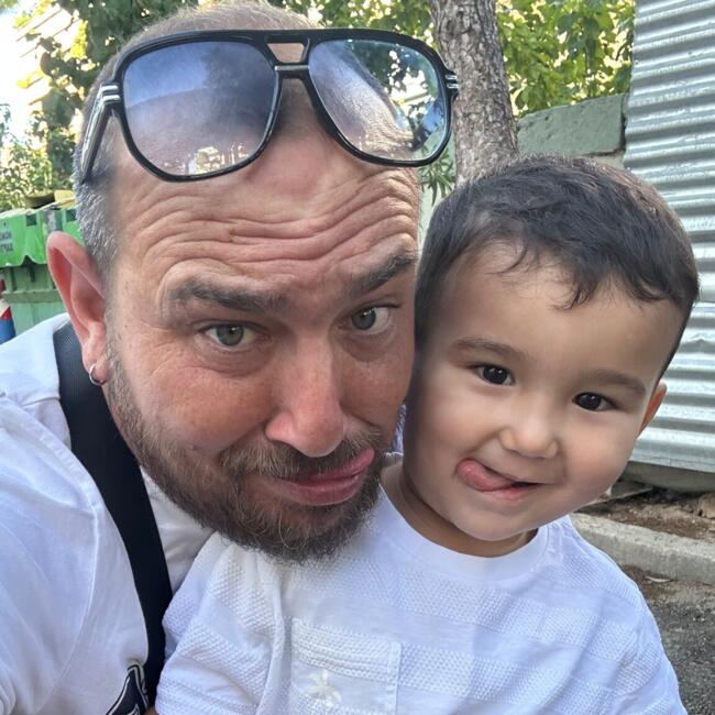 Babysitting job in Áno Liósia: Βαγγέλης