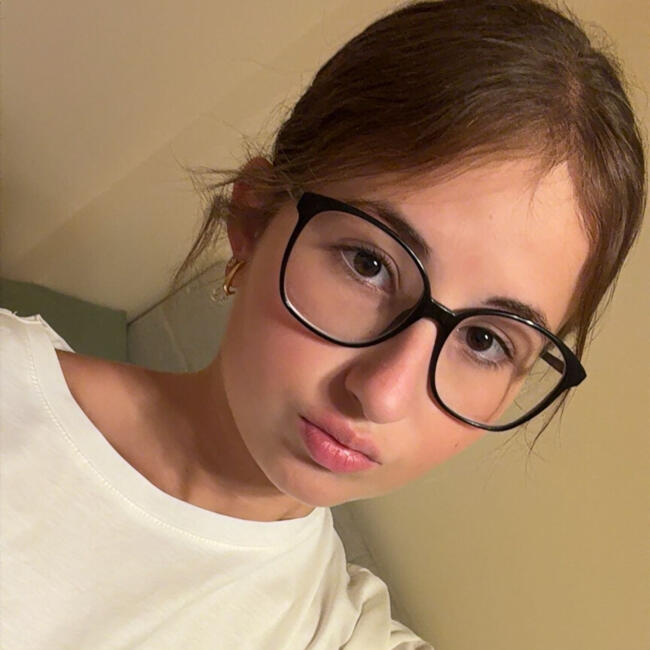 Babysitter in Annecy: Ayse