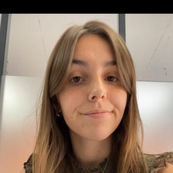 Babysitter in Paris: Emma