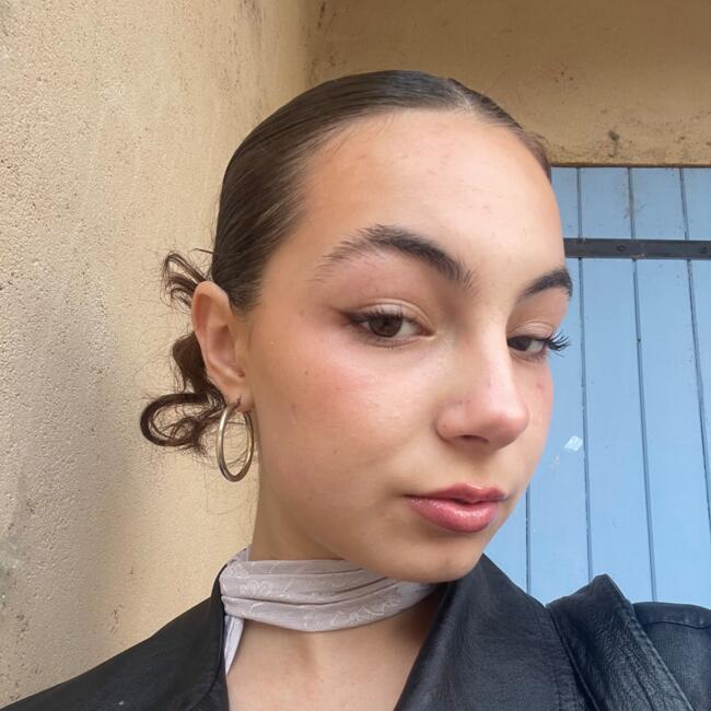 Babysitter in Grenoble: Capucine